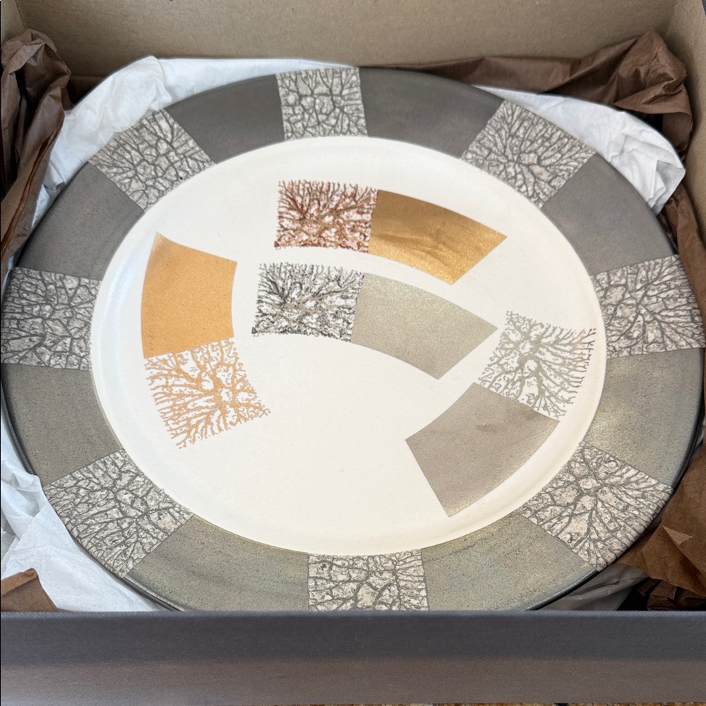 Elegant Gray and Michael Wainwright Gold Dinner Plate